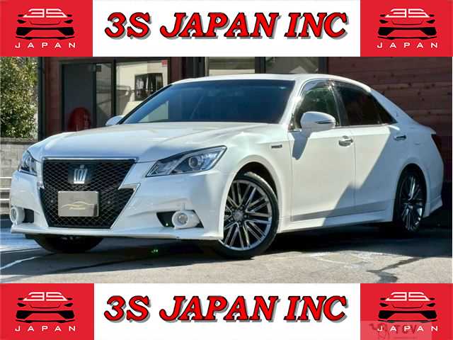 2013 Toyota Crown Hybrid