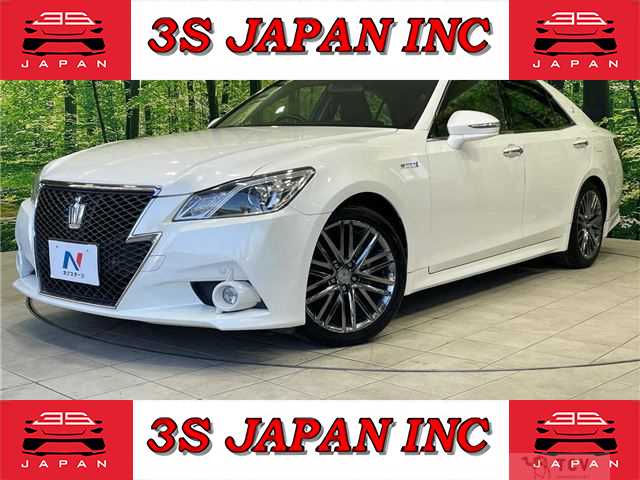 2013 Toyota Crown Hybrid
