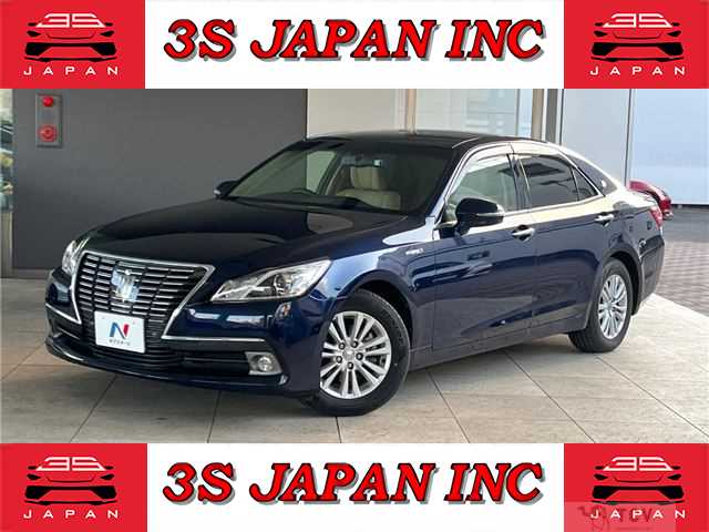 2013 Toyota Crown Hybrid