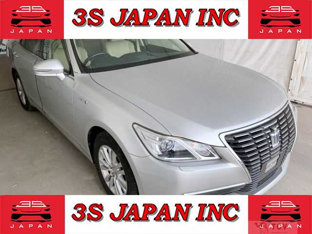 2013 Toyota Crown Hybrid