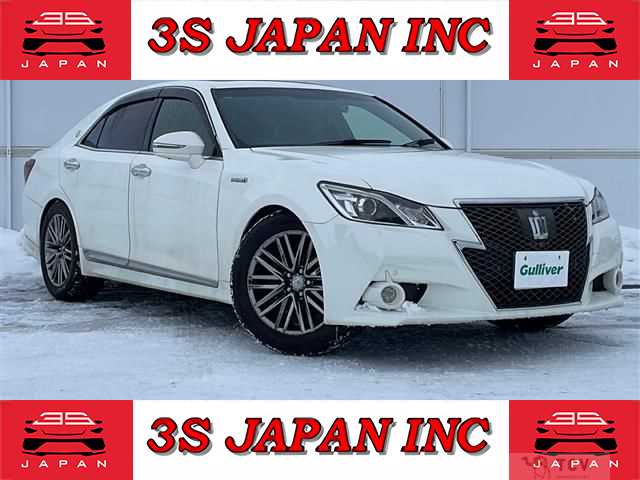 2013 Toyota Crown Hybrid
