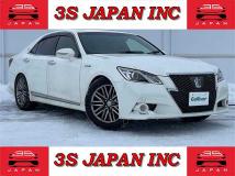 2013 Toyota Crown Hybrid