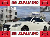 2013 Toyota Crown Hybrid