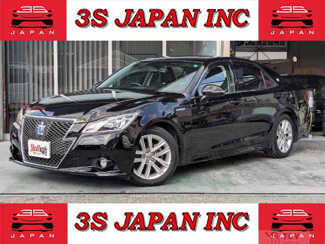 2013 Toyota Crown Hybrid