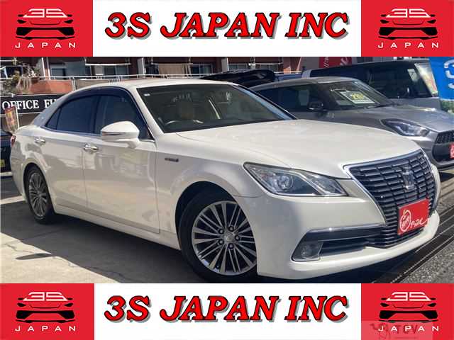 2013 Toyota Crown Hybrid