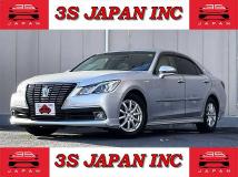 2013 Toyota Crown Hybrid