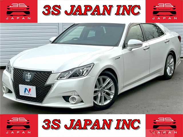 2013 Toyota Crown Hybrid