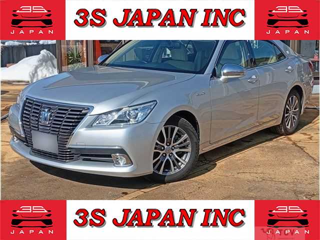 2013 Toyota Crown Hybrid