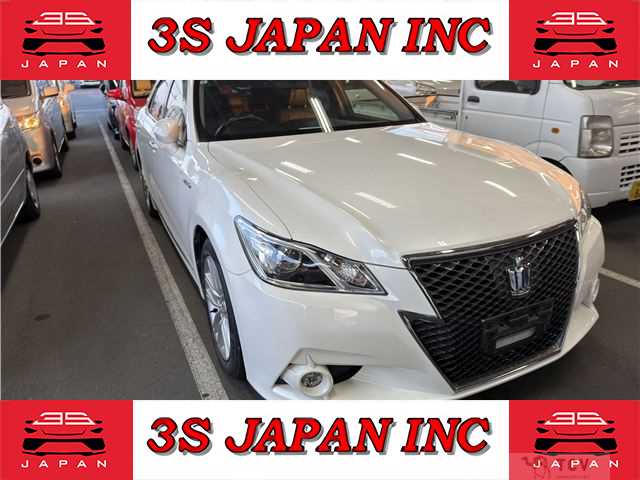 2013 Toyota Crown Hybrid