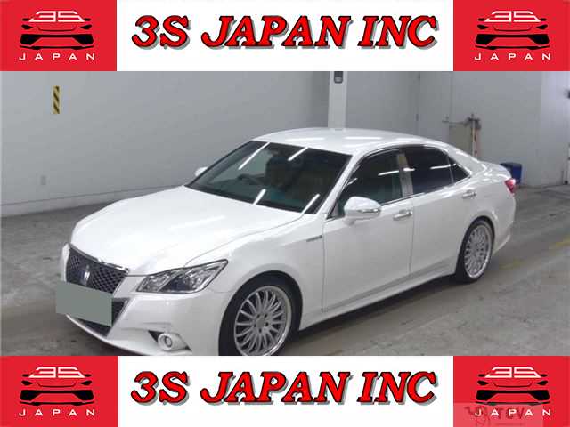 2014 Toyota Crown Hybrid