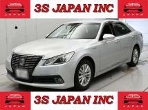 2013 Toyota Crown Hybrid