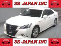 2013 Toyota Crown Hybrid