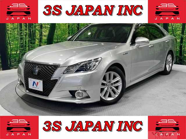 2013 Toyota Crown Hybrid