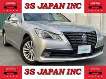 2013 Toyota Crown Hybrid