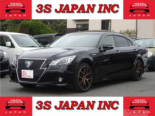 2013 Toyota Crown Hybrid