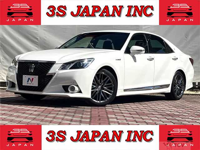 2013 Toyota Crown Hybrid