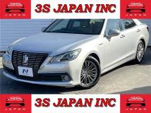 2013 Toyota Crown Hybrid