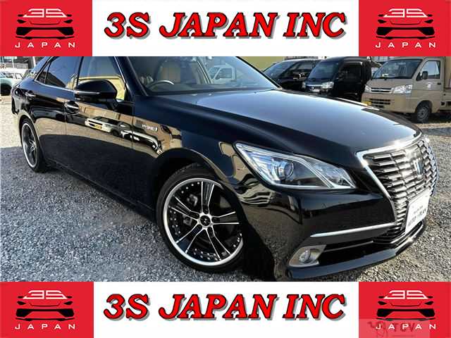 2013 Toyota Crown Hybrid