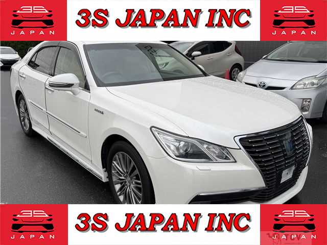 2013 Toyota Crown Hybrid