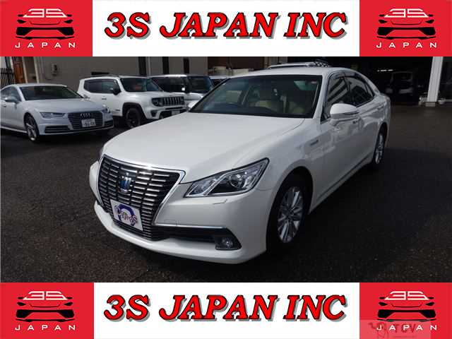 2013 Toyota Crown Hybrid
