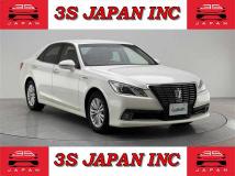 2013 Toyota Crown Hybrid