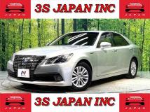 2013 Toyota Crown Hybrid