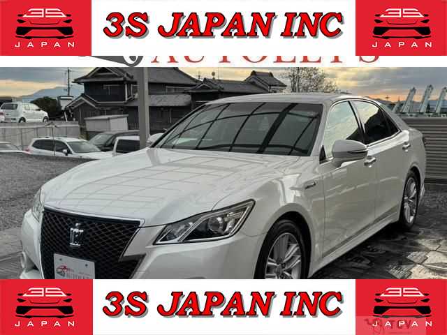 2013 Toyota Crown Hybrid