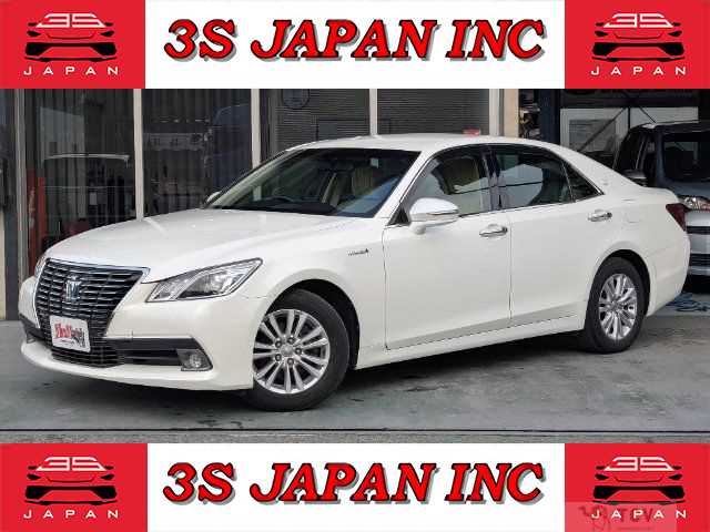 2013 Toyota Crown Hybrid