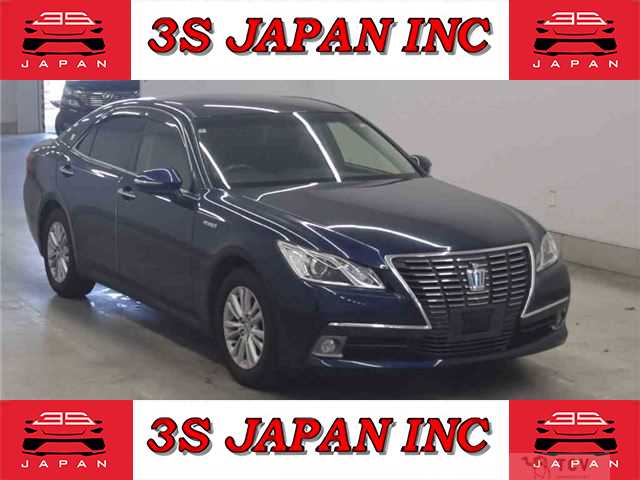 2013 Toyota Crown Hybrid
