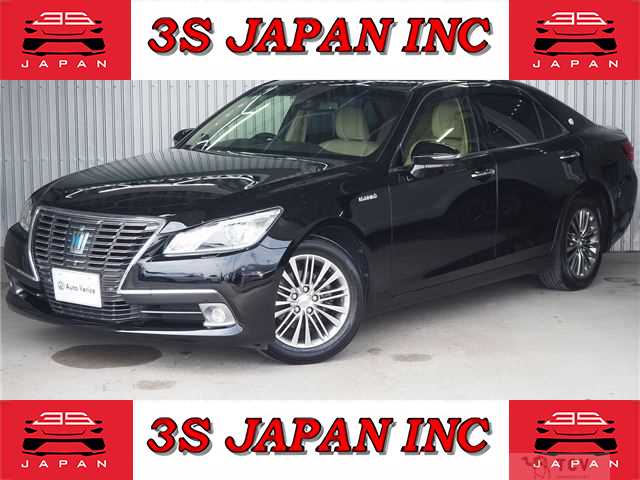 2013 Toyota Crown Hybrid
