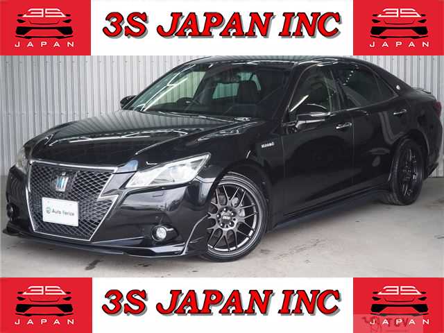 2013 Toyota Crown Hybrid