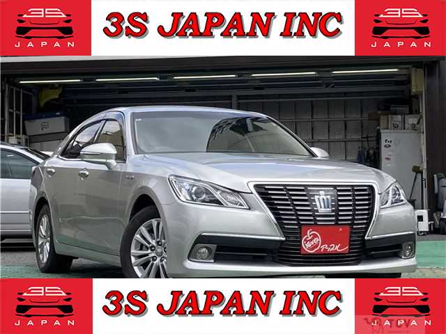 2013 Toyota Crown Hybrid