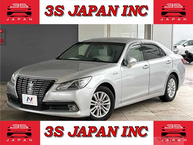 2013 Toyota Crown Hybrid