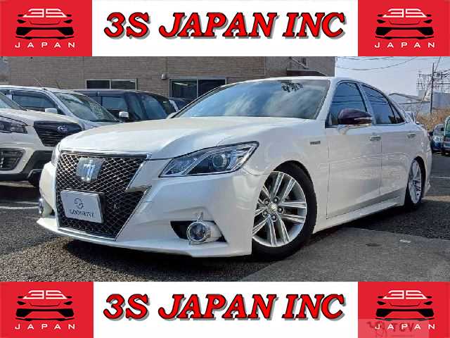 2013 Toyota Crown Hybrid