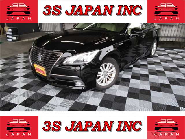 2013 Toyota Crown Hybrid