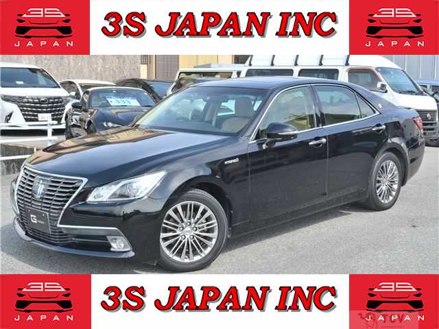 2013 Toyota Crown Hybrid