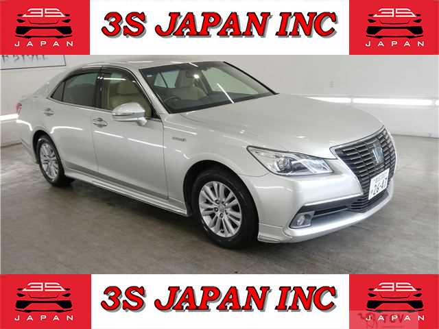 2013 Toyota Crown Hybrid