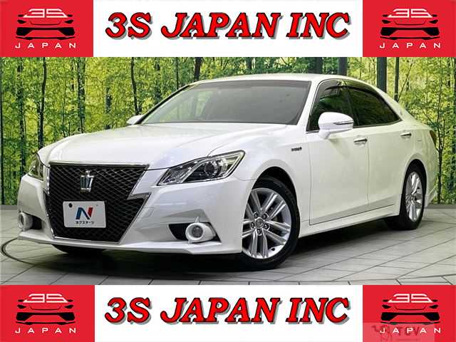 2013 Toyota Crown Hybrid