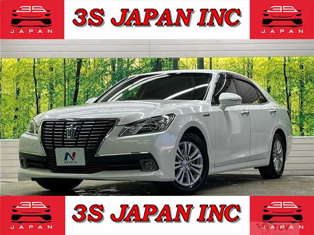 2013 Toyota Crown Hybrid