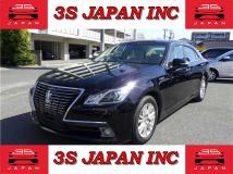 2013 Toyota Crown Hybrid