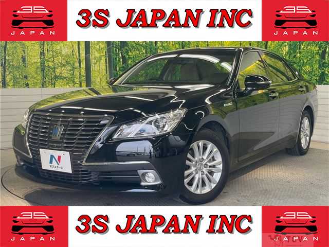 2013 Toyota Crown Hybrid