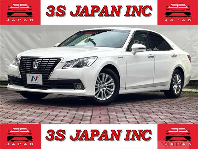 2013 Toyota Crown Hybrid