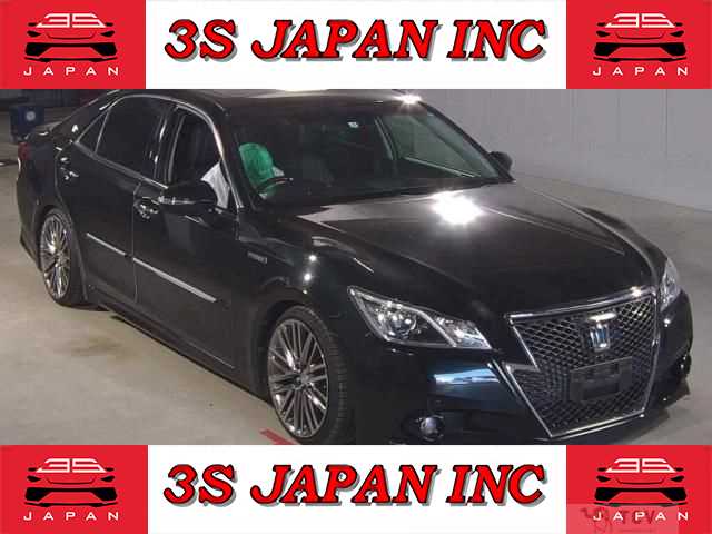 2013 Toyota Crown Hybrid