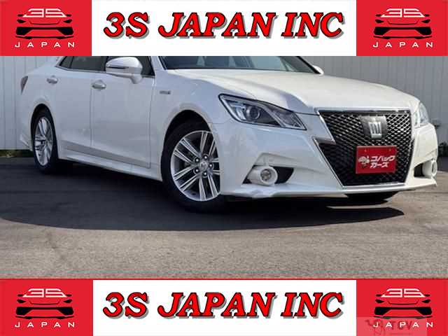 2013 Toyota Crown Hybrid