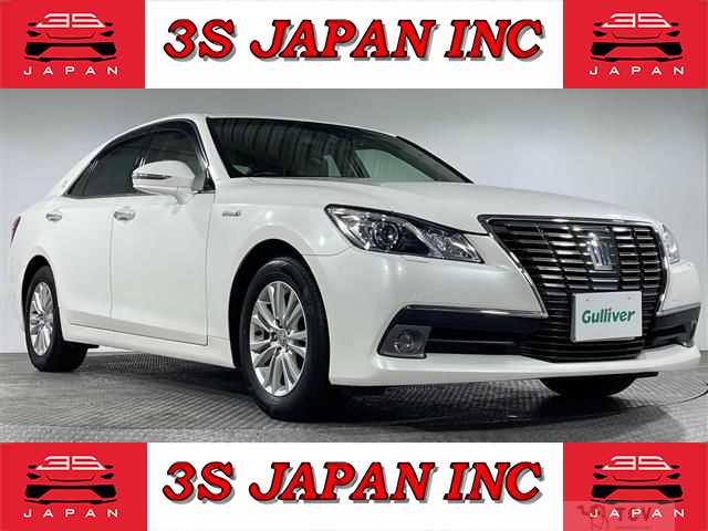 2013 Toyota Crown Hybrid