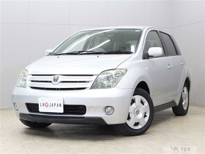 2004 Toyota IST