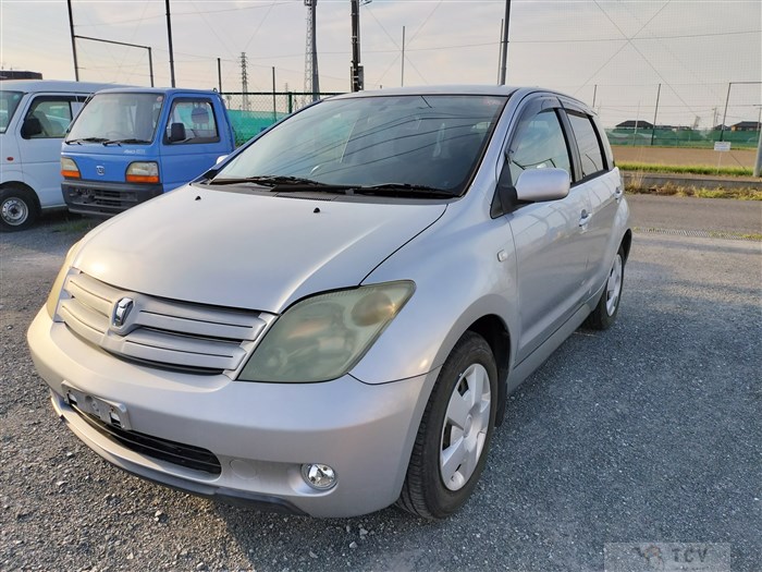 2002 Toyota IST