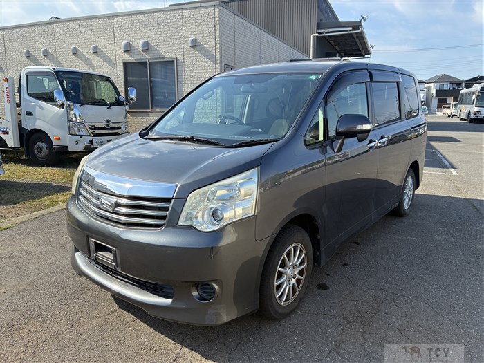 2013 Toyota Noah