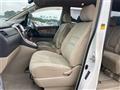 2004 Toyota Alphard