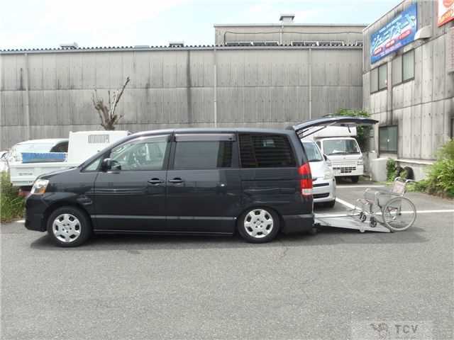 2005 Toyota Noah